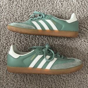 Woman’s 7.5 OG Sambas Green